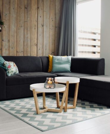 Kanapy do salonu – jak wybrać właściwą?