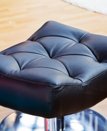 Jaki taboret fryzjerski wybrać? Poradnik