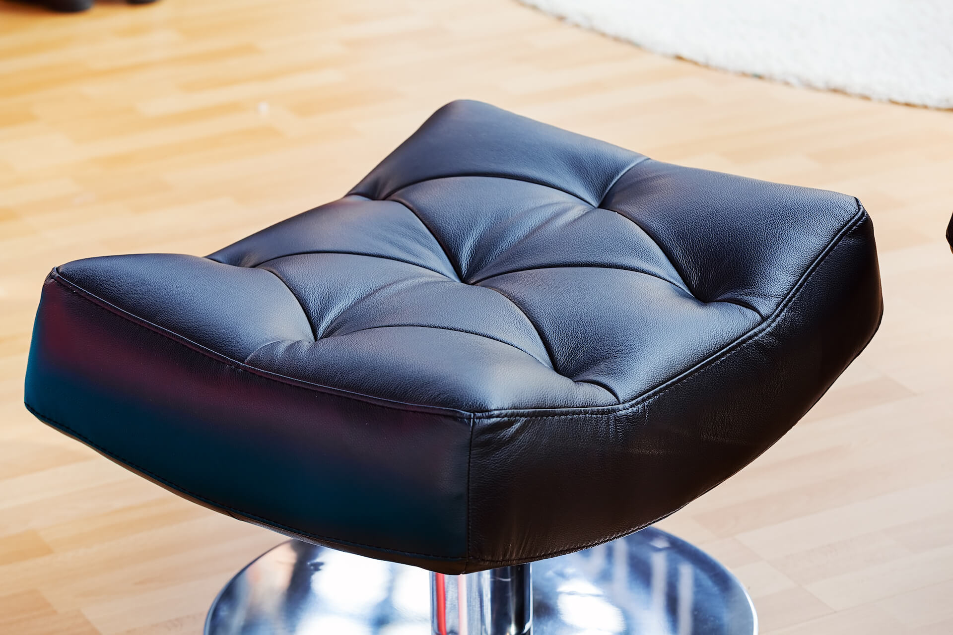 Jaki taboret fryzjerski wybrać? Poradnik