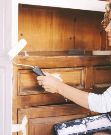 Malowanie mebli z okleiny – czym i jak to zrobić? Poradnik