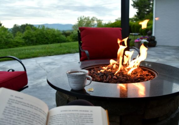 Miejsce na ognisko w ogrodzie – wybór, aranżacja, inspiracje. Przewodnik
