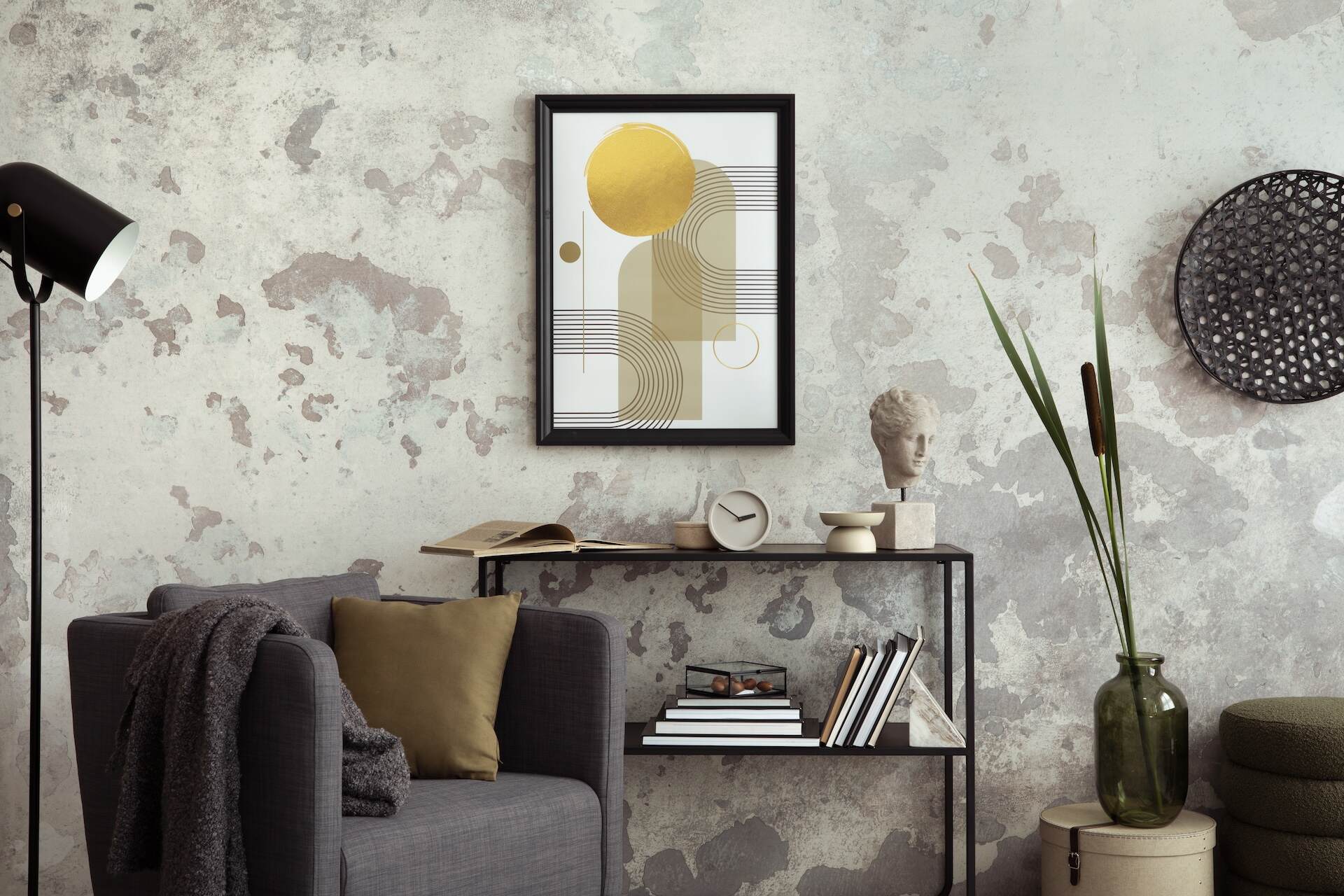 Tapeta czy farba – co lepsze do salonu? Porównanie rozwiązań