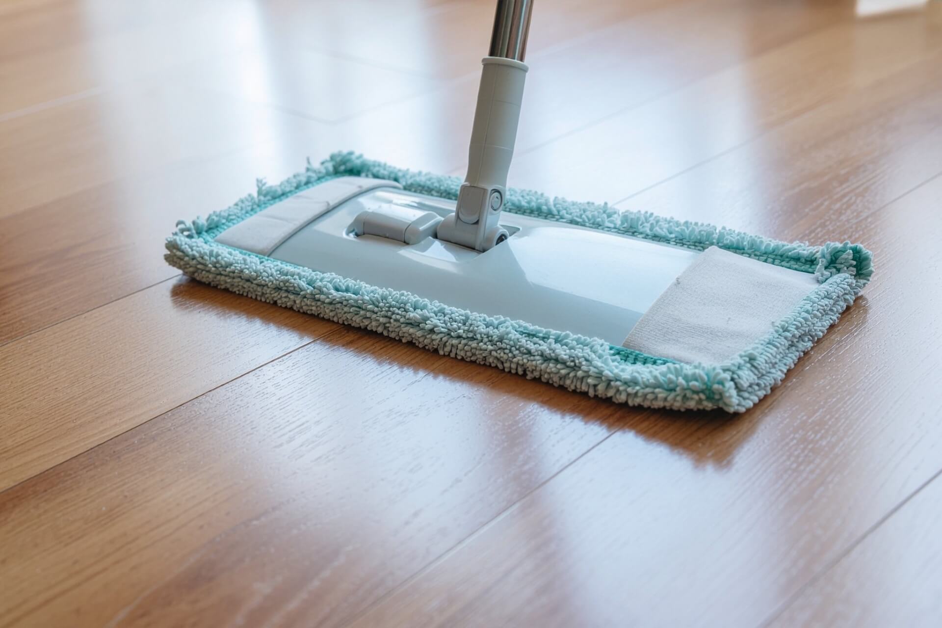 Jak pastować podłogę? Instrukcja