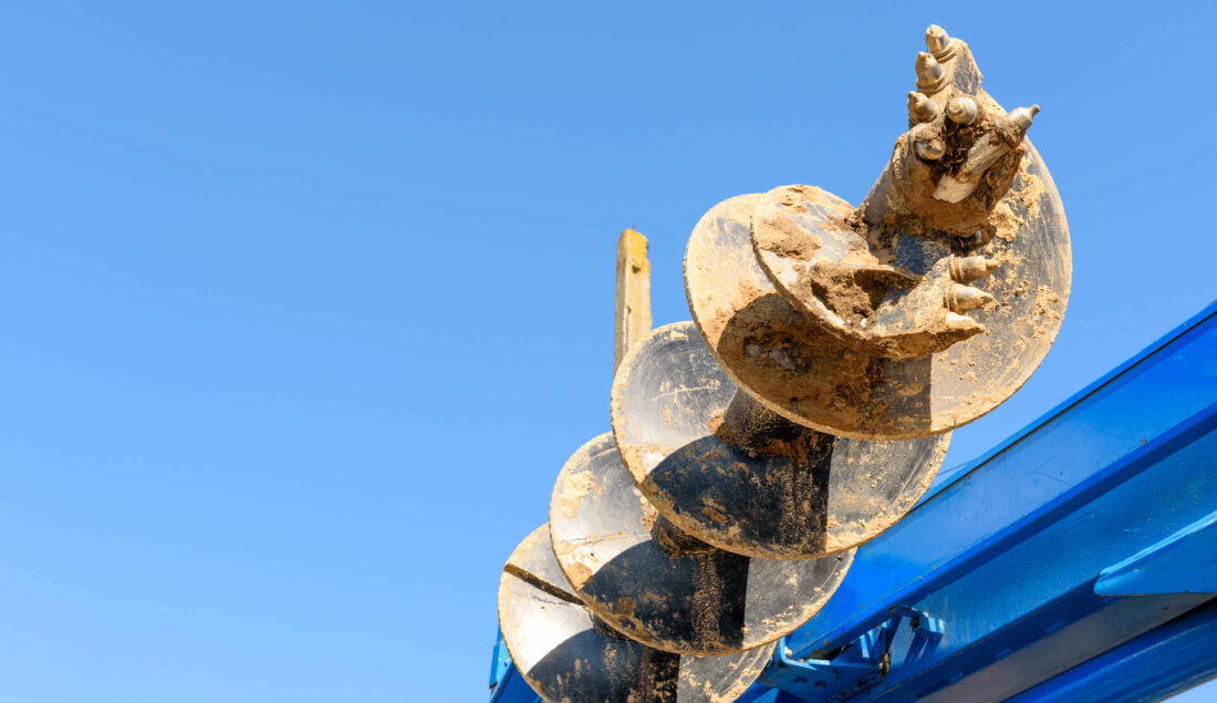 Jaka wiertnica pod słupki ogrodzeniowe? Poradnik