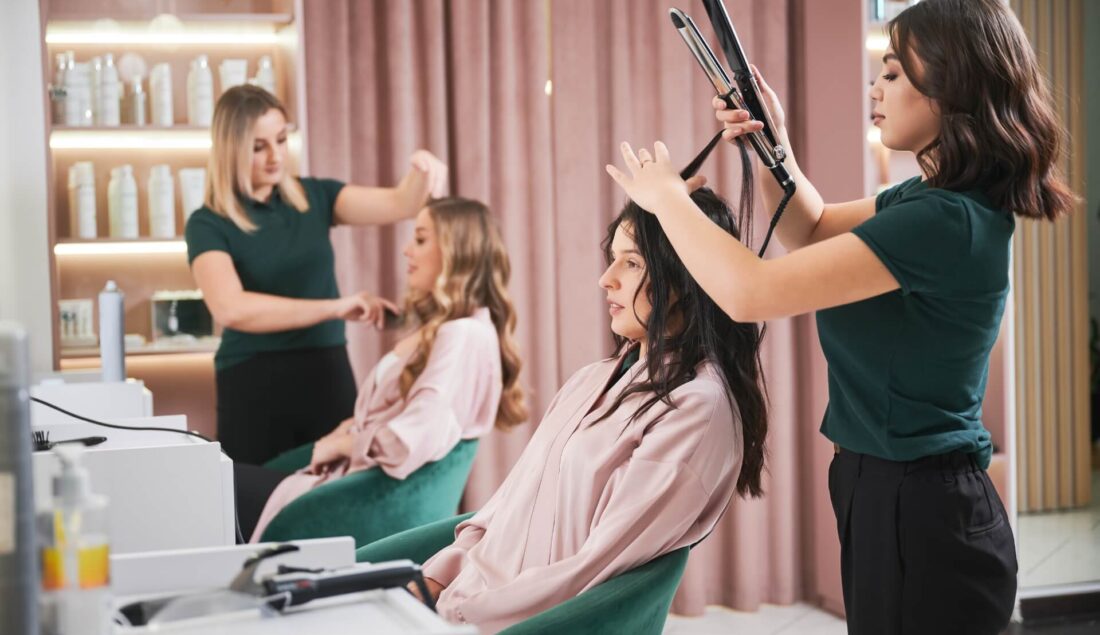 Jak zaaranżować salon fryzjerski w stylu glamour?